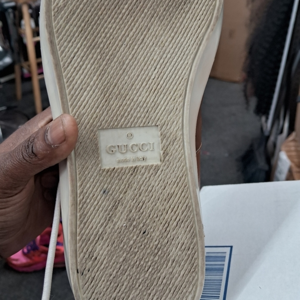 Auth Gucci  Sneakers